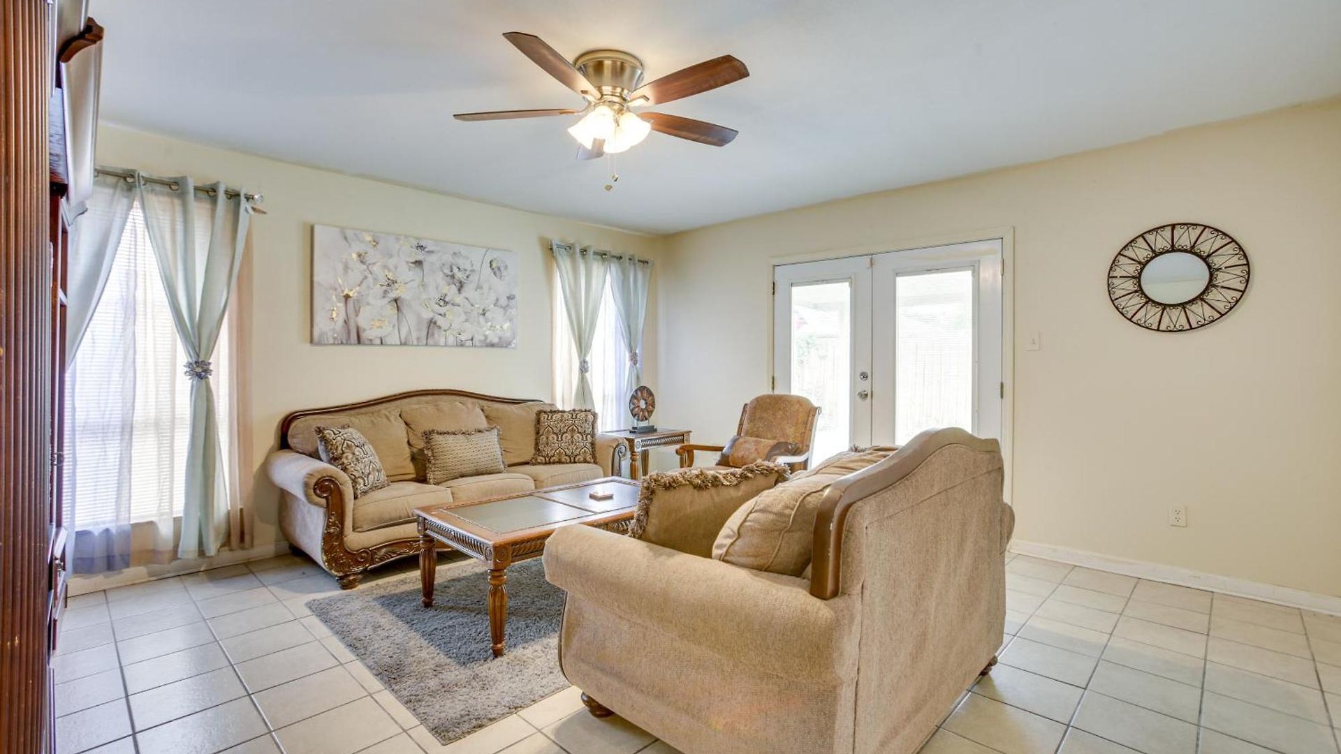Easy Access To Us-90 & Near Dtwn: *