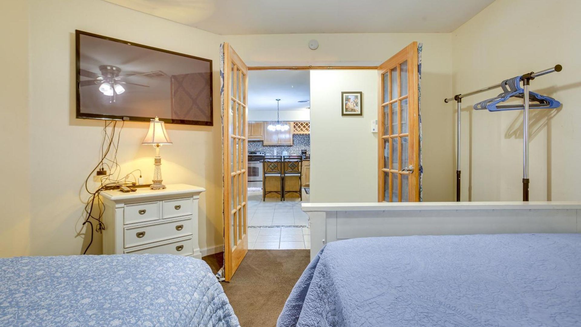 Easy Access To Us-90 & Near Dtwn: *