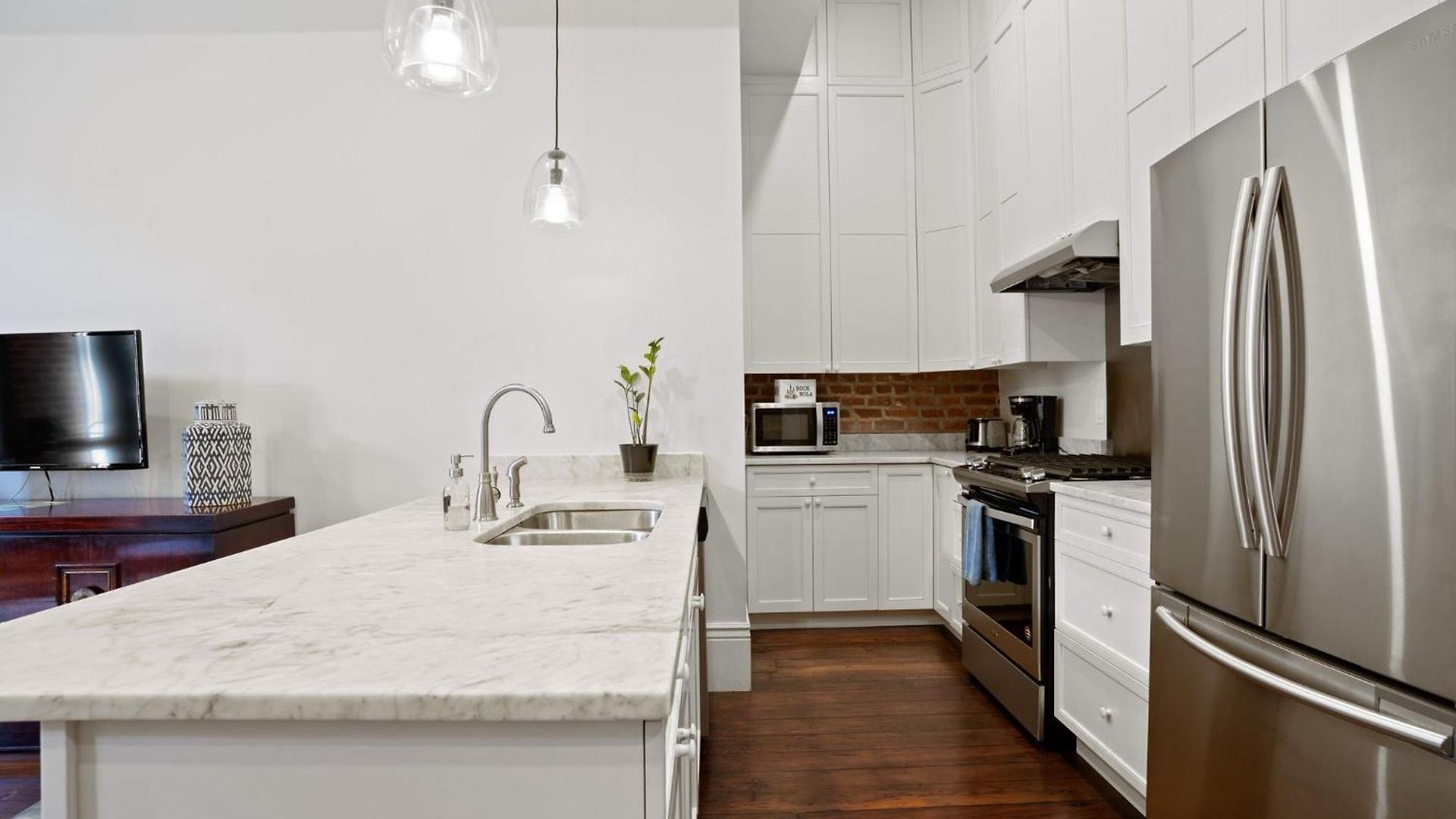 Hotel 4br Gem On Gravier Close To Dining & Souvenirs
