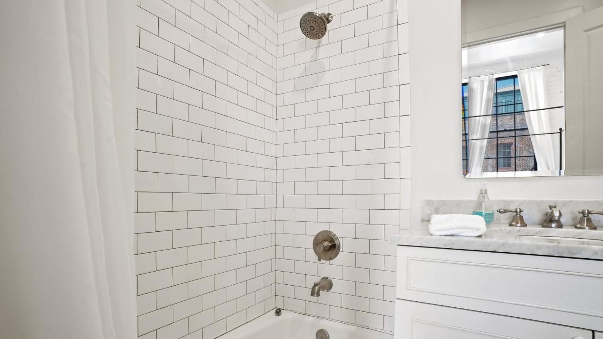 4br Gem On Gravier Close To Dining & Souvenirs