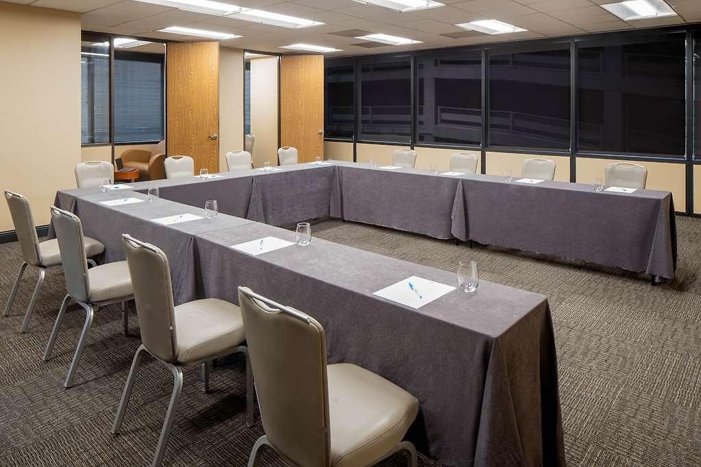 Hyatt House Downtown Hotel 3*