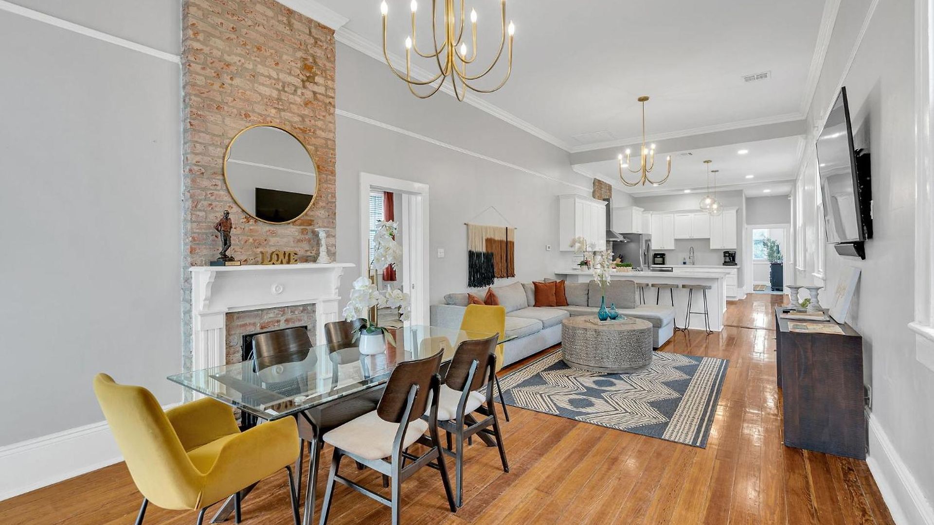 Apartment Bright Uptown W Gated Parking *