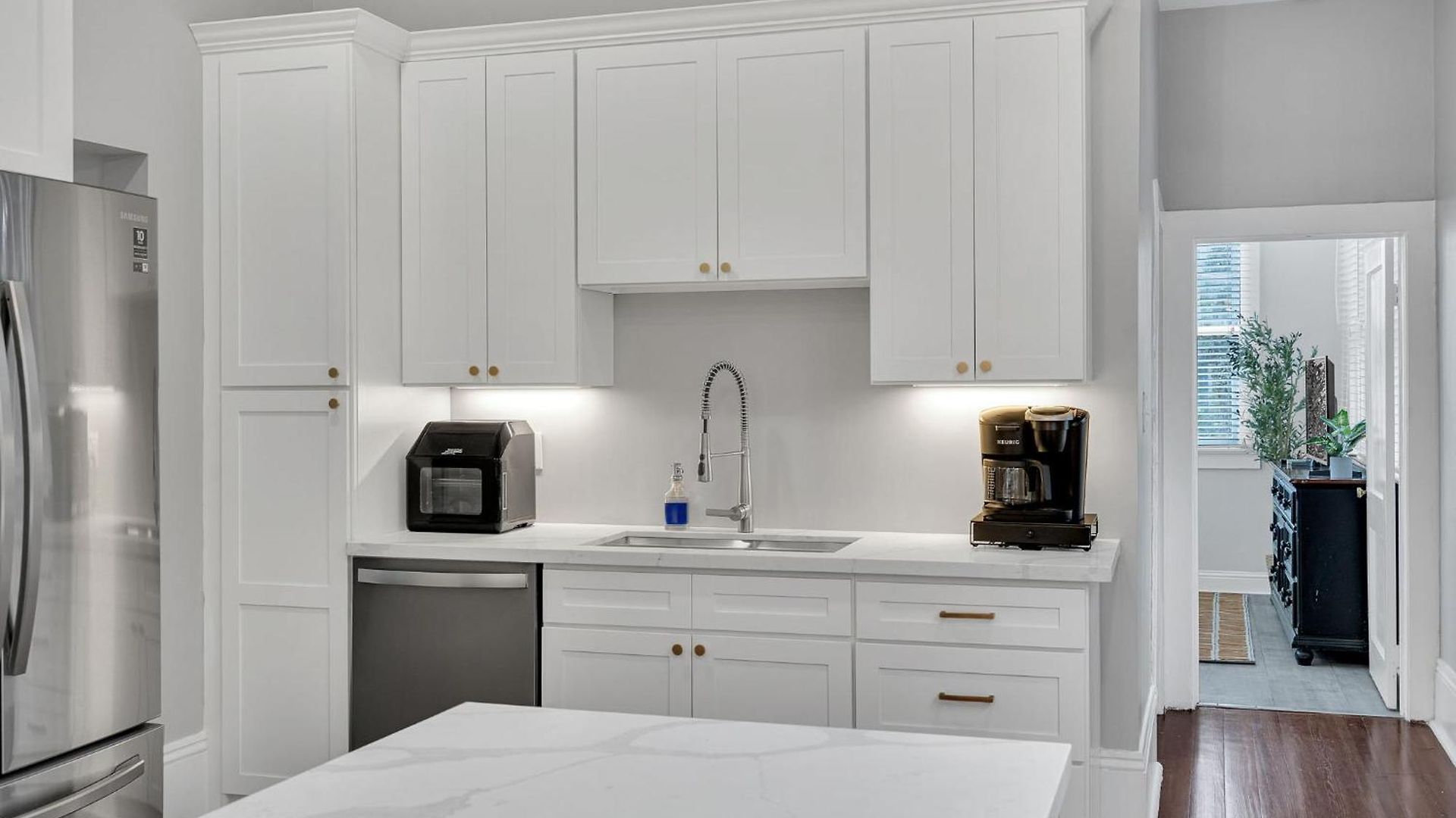 Apartment Bright Uptown W Gated Parking