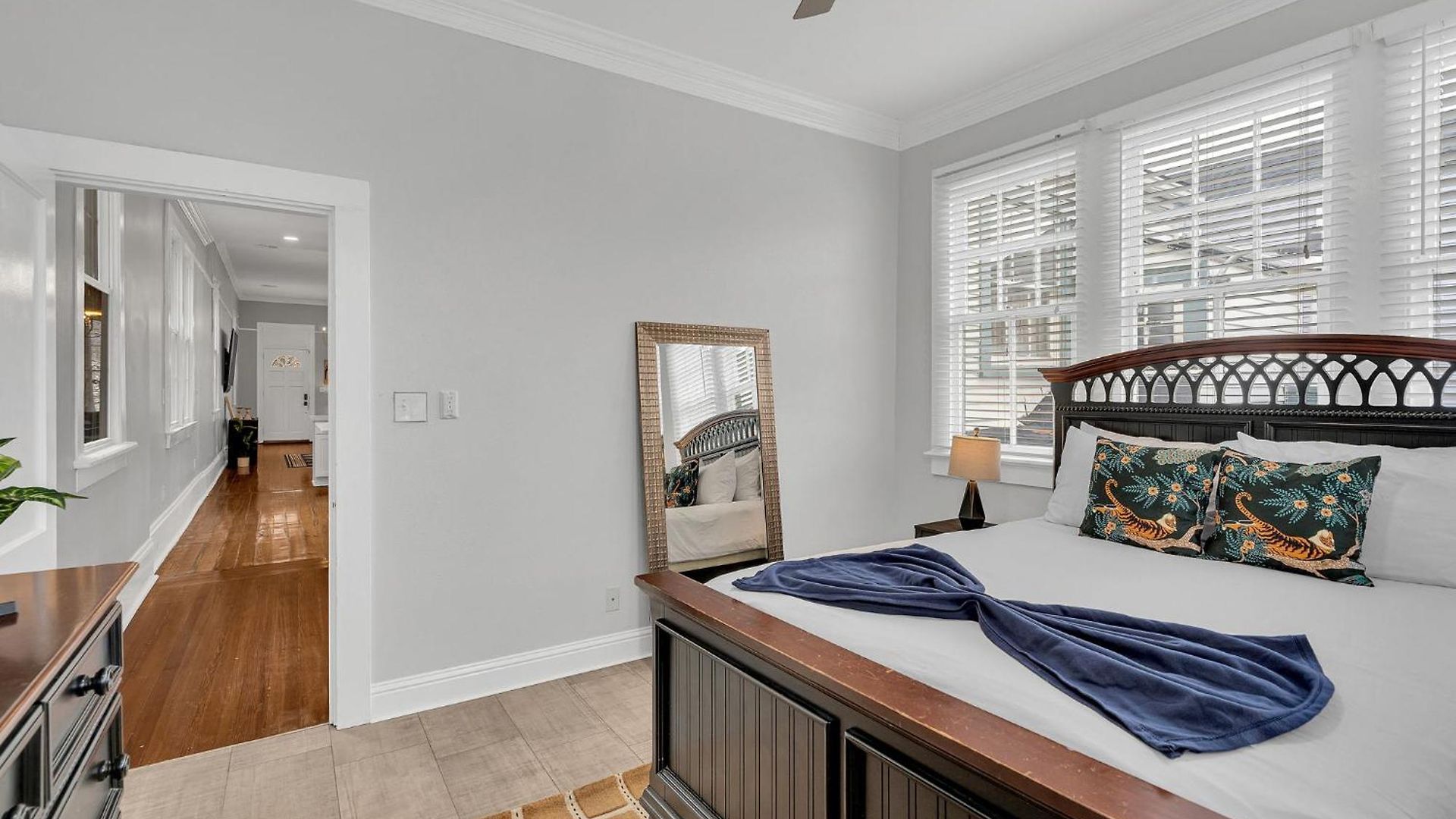 Bright Uptown W Gated Parking Apartment New Orleans