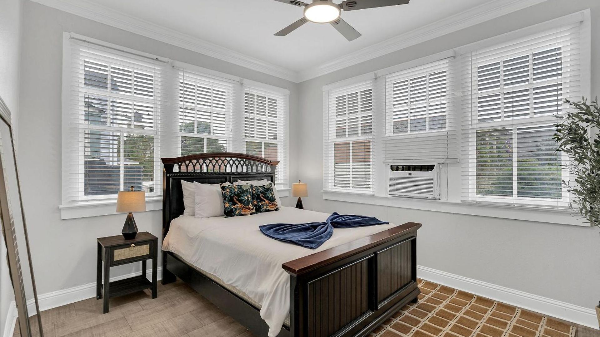 Bright Uptown W Gated Parking * New Orleans