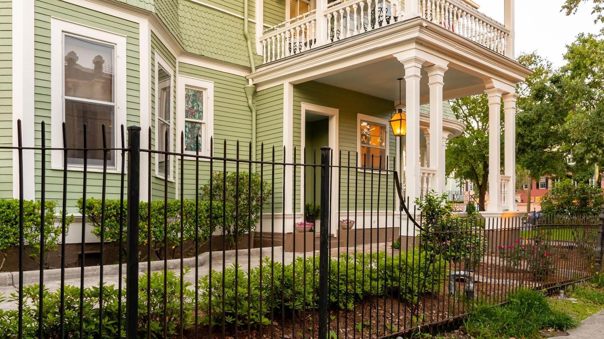 Grand Victorian Bed & Breakfast