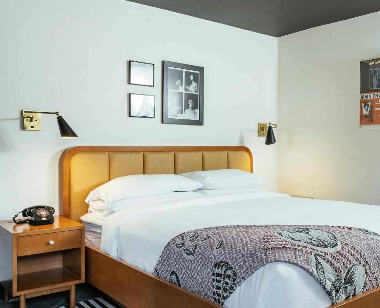 Dew Drop & Lounge Hotel 4*