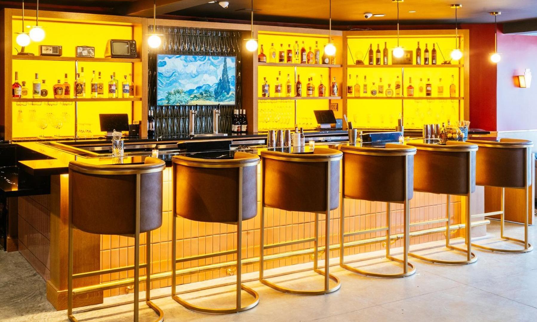 Hotel Dew Drop & Lounge 4*