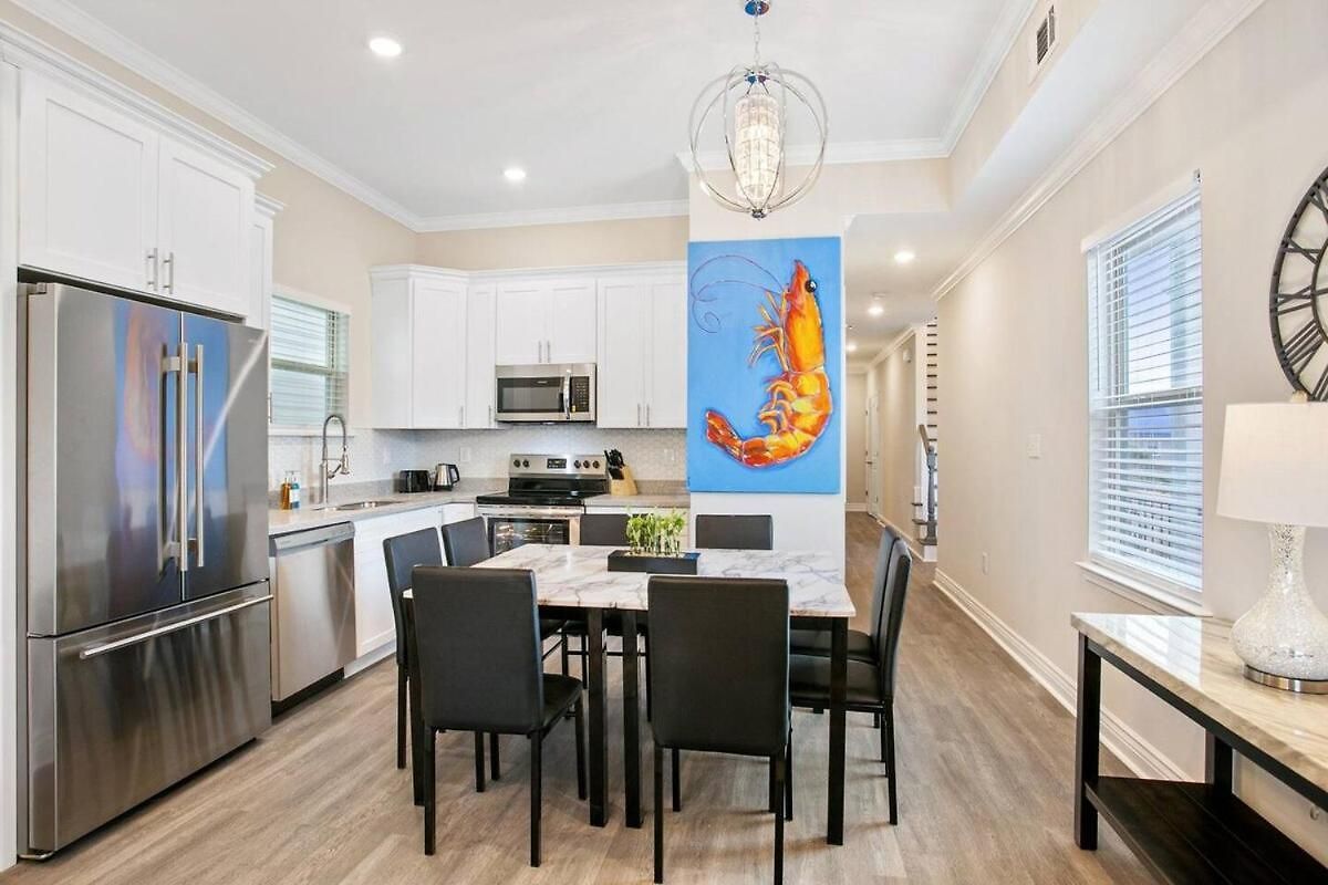 Stylish Uniquely Designed Near French Quarter Holiday home *