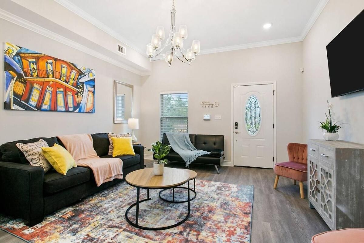 Stylish Uniquely Designed Near French Quarter New Orleans