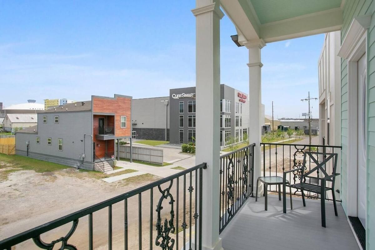 Stylish Uniquely Designed Near French Quarter Holiday home *