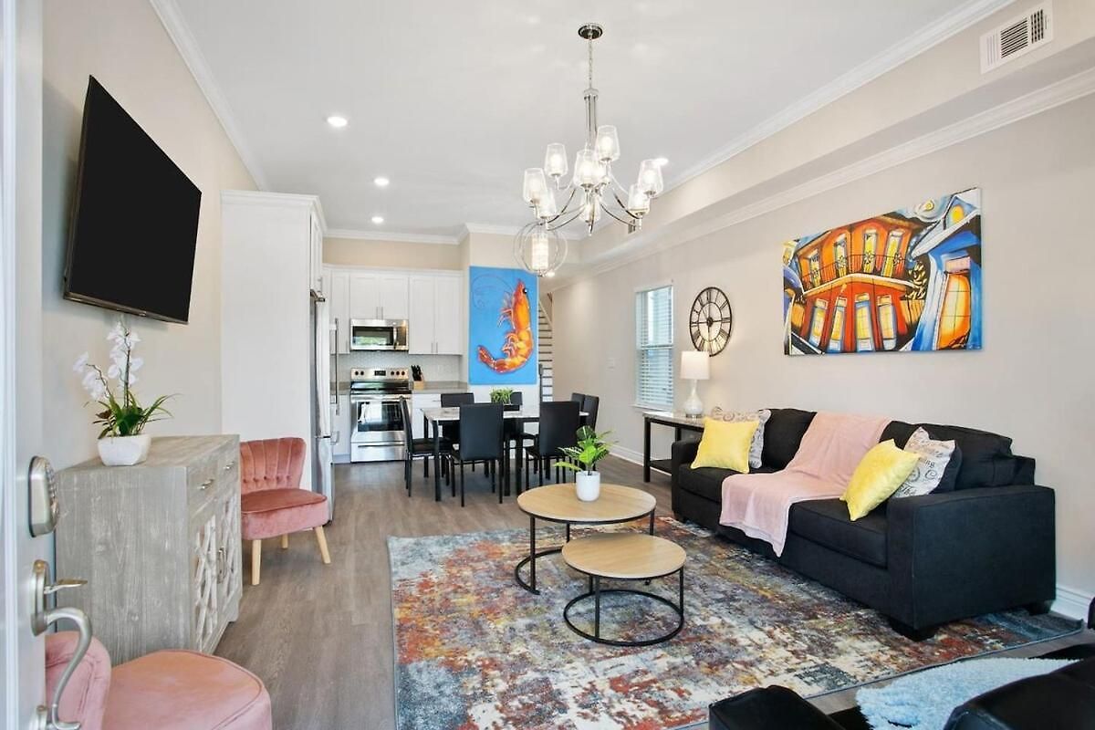 Stylish Uniquely Designed Near French Quarter Holiday home New Orleans