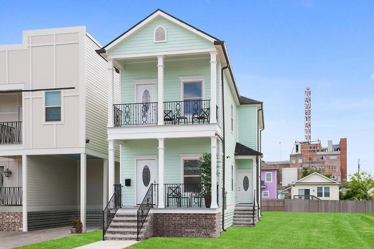 Stylish Uniquely Designed Near French Quarter New Orleans