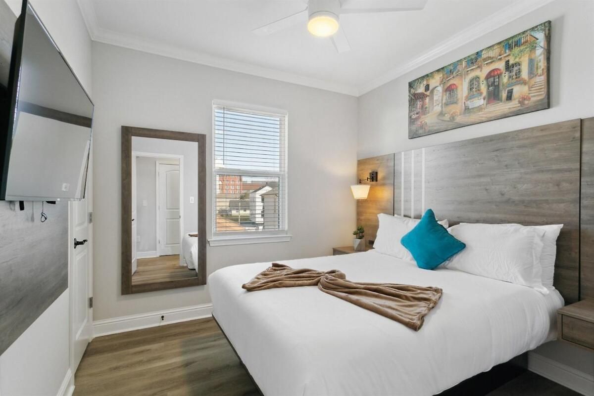 Holiday home Gorgeous Brand New 5br With Parking! *