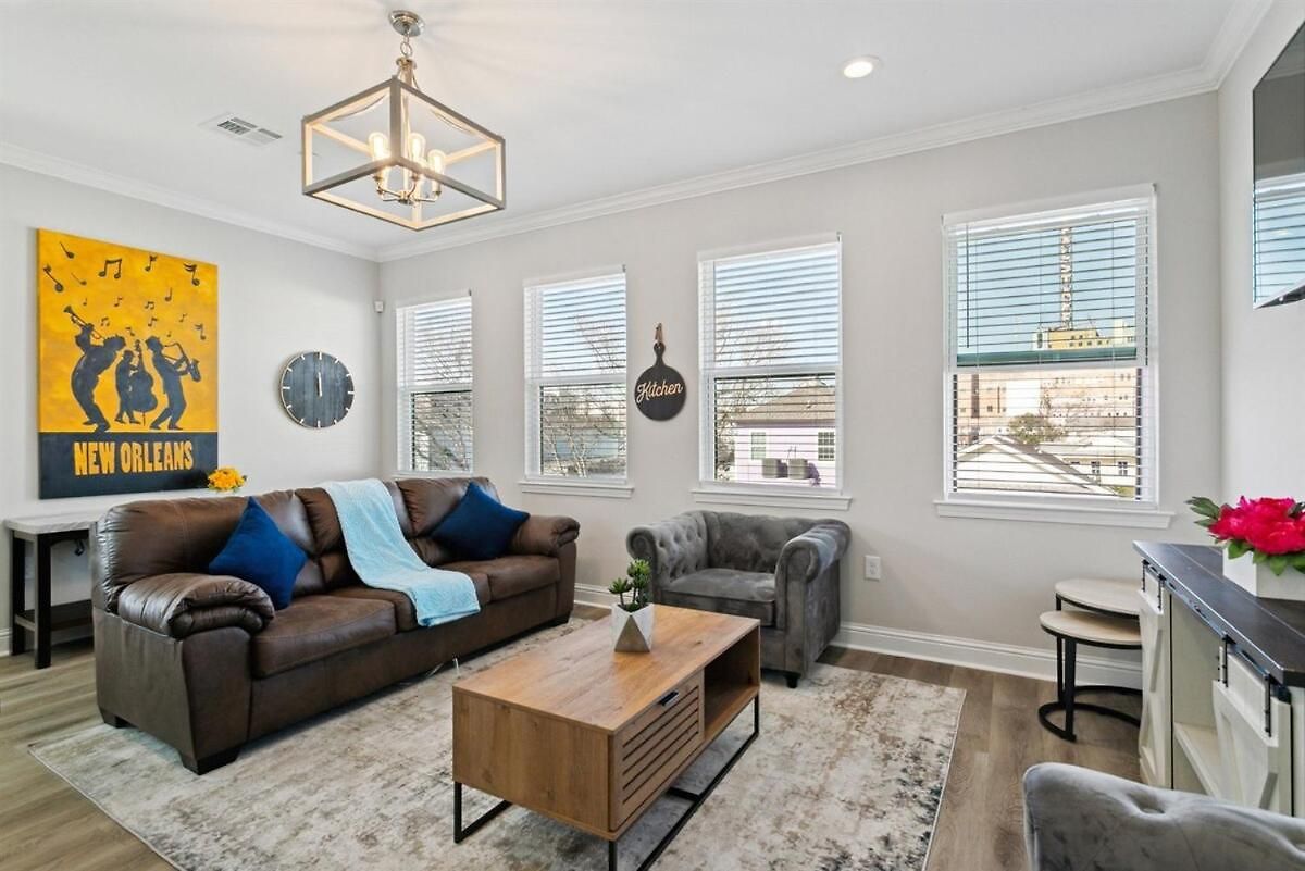 Gorgeous Brand New 5br With Parking! Holiday home