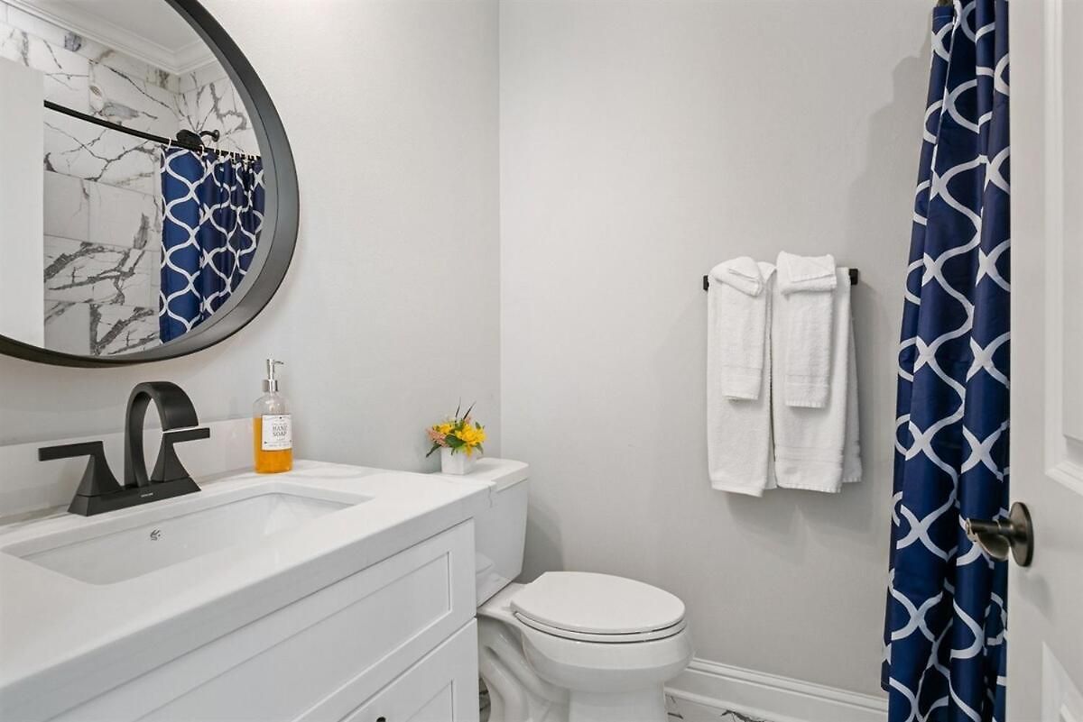 Gorgeous Brand New 5br With Parking! Holiday home New Orleans