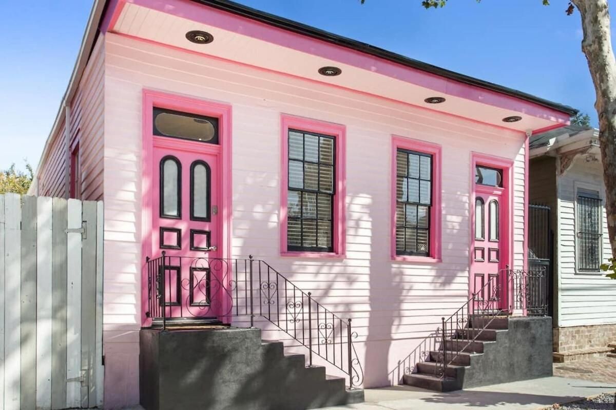 Easy Access To Canal Street Car Near French Quarter *