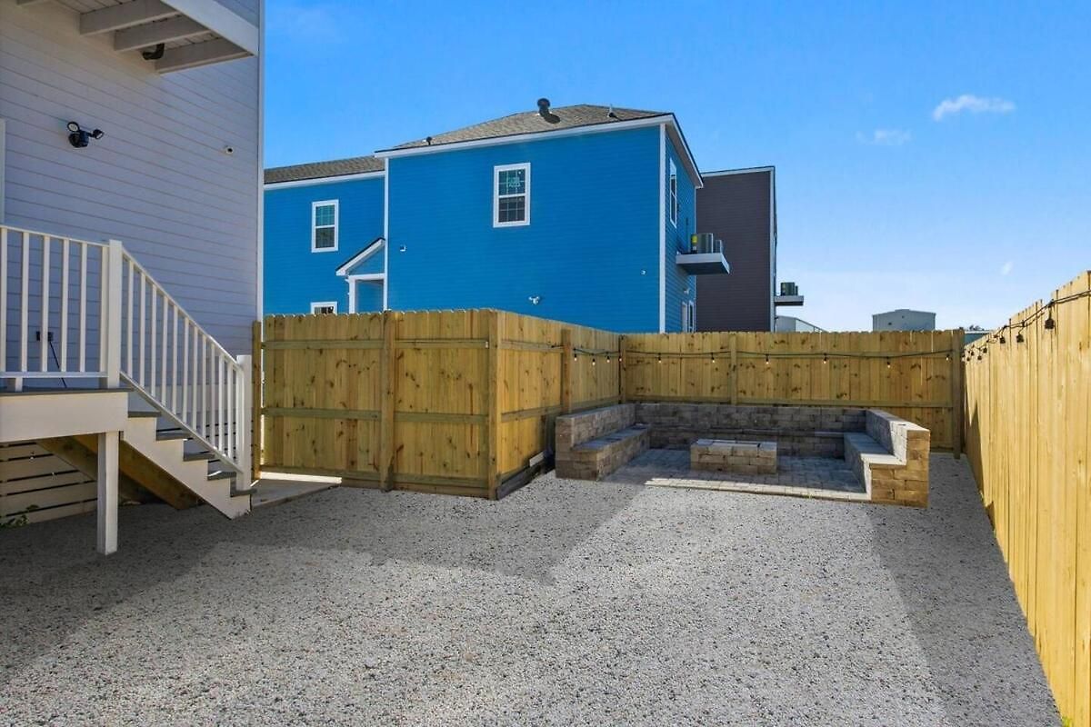 Huge 5min From Fq! 5br, Outdoor Seating!