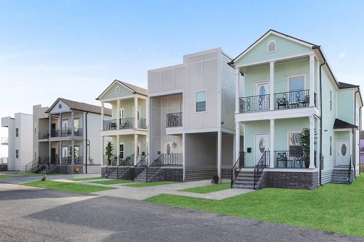 Huge 5min From Fq! 5br, Outdoor Seating!