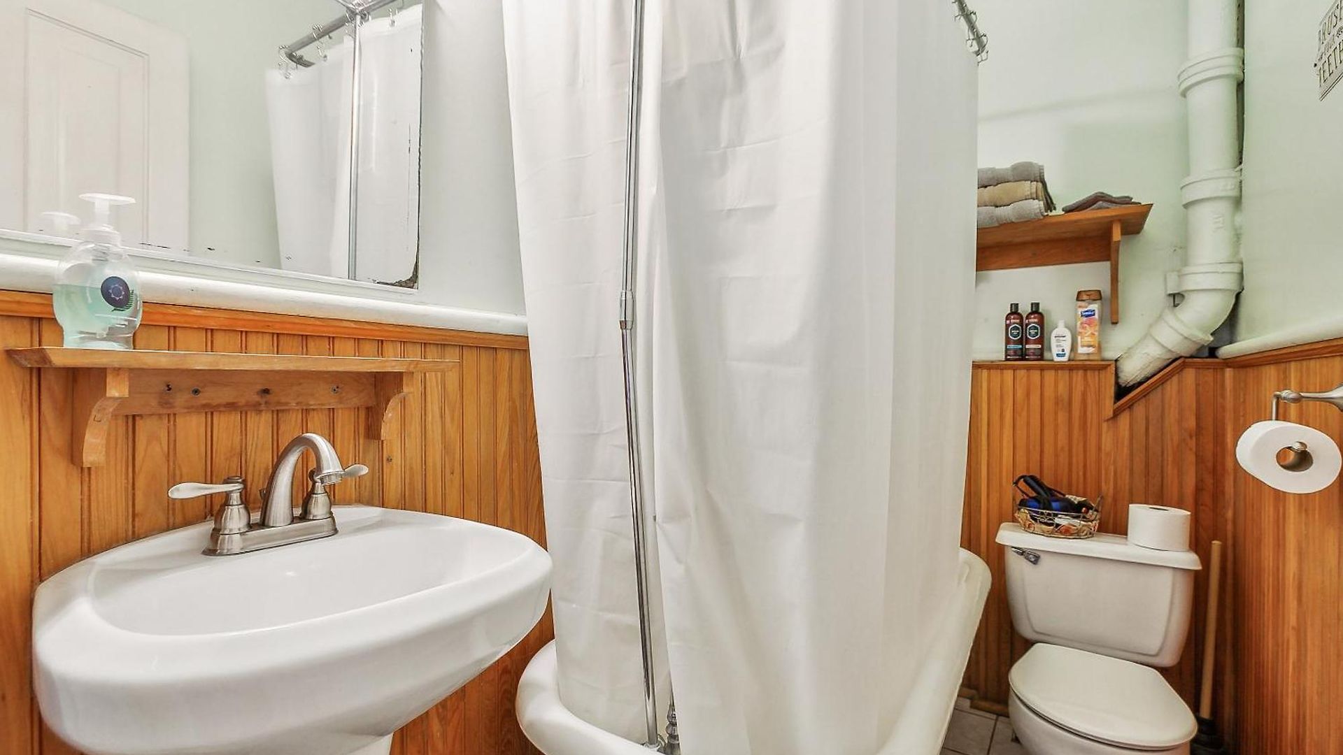 Garden District Bed & Breakfast 3*