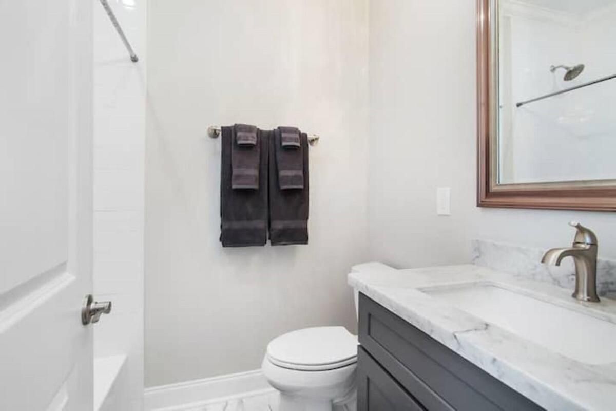 Holiday home Vibrant 5br Close To Street Car *