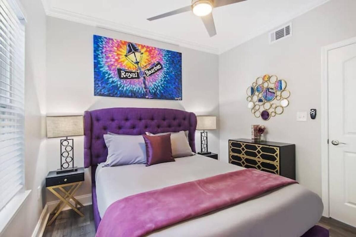 Vibrant 5br Close To Street Car *
