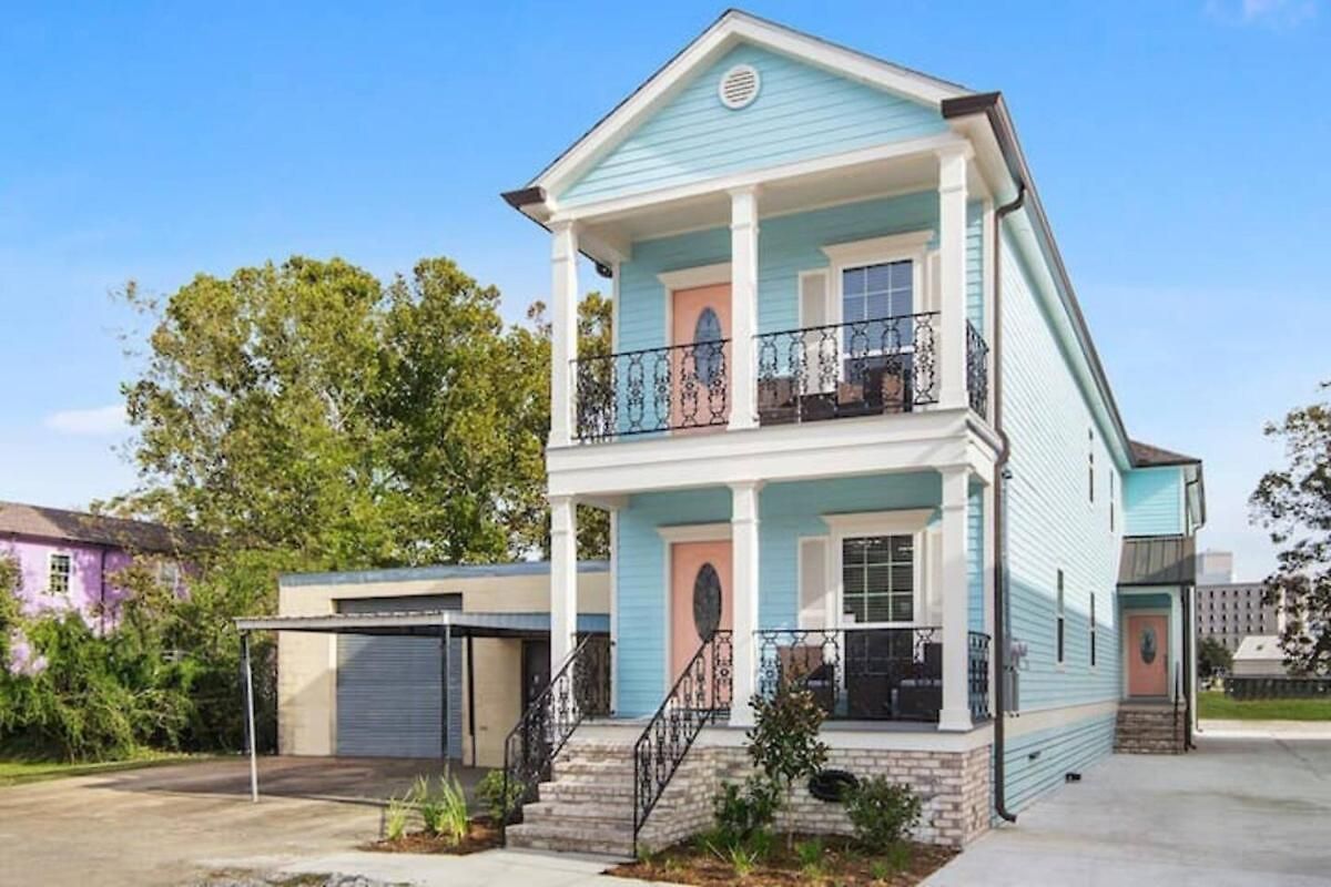 Holiday home Vibrant 5br Close To Street Car *