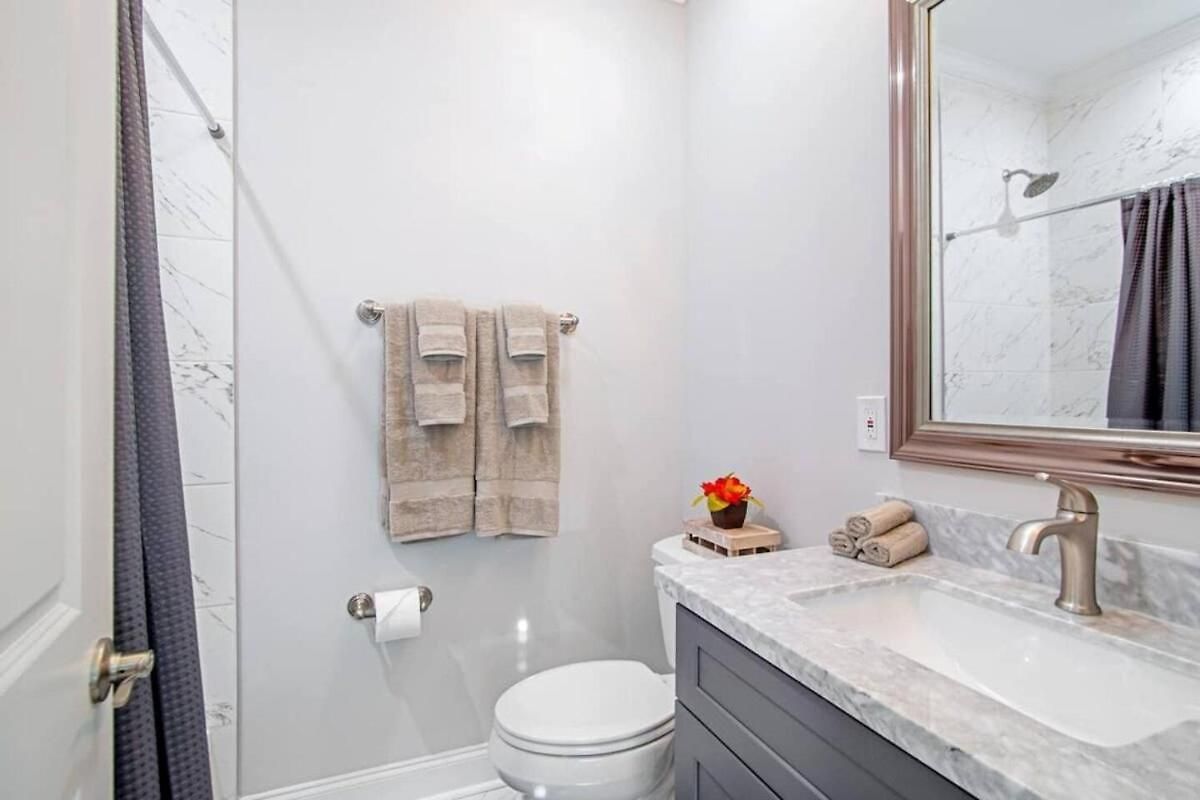 Breathtaking Spacious Art Filled 5br Near Fq Holiday home *
