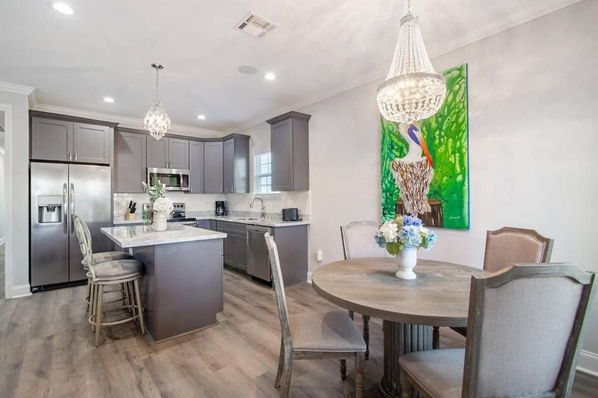 Breathtaking Spacious Art Filled 5br Near Fq *