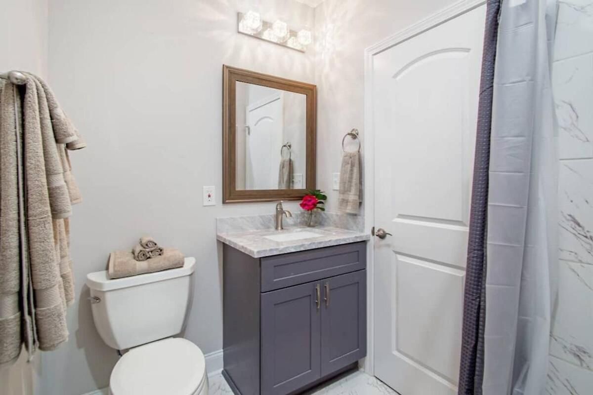 Breathtaking Spacious Art Filled 5br Near Fq Holiday home