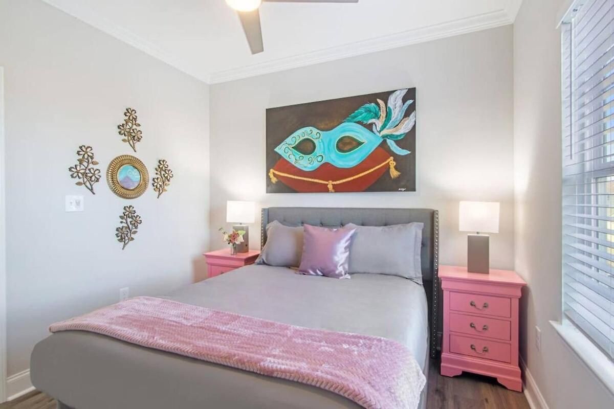 Breathtaking Spacious Art Filled 5br Near Fq Holiday home New Orleans