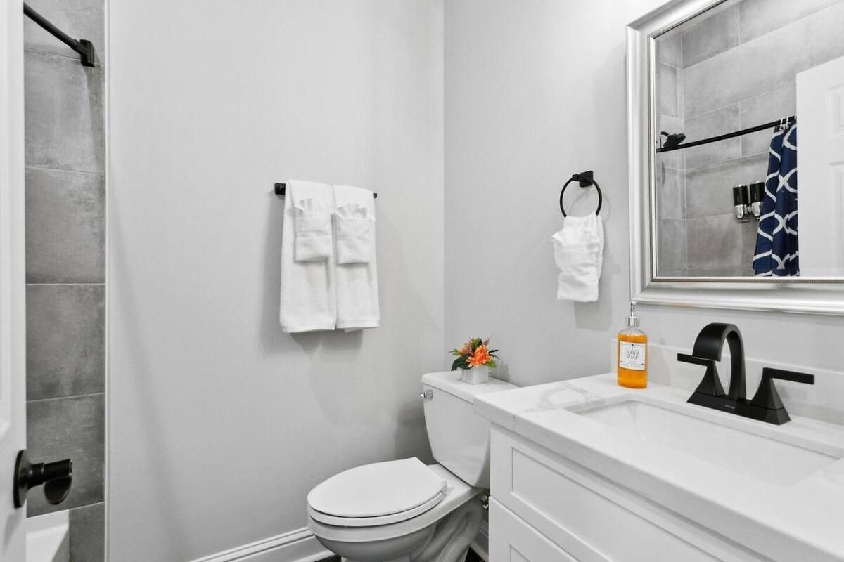 Beautiful New 5br With Outdoor Seating New Orleans