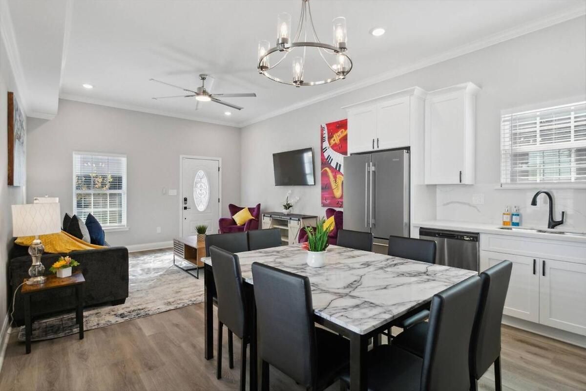 Holiday home Beautiful New 5br With Outdoor Seating
