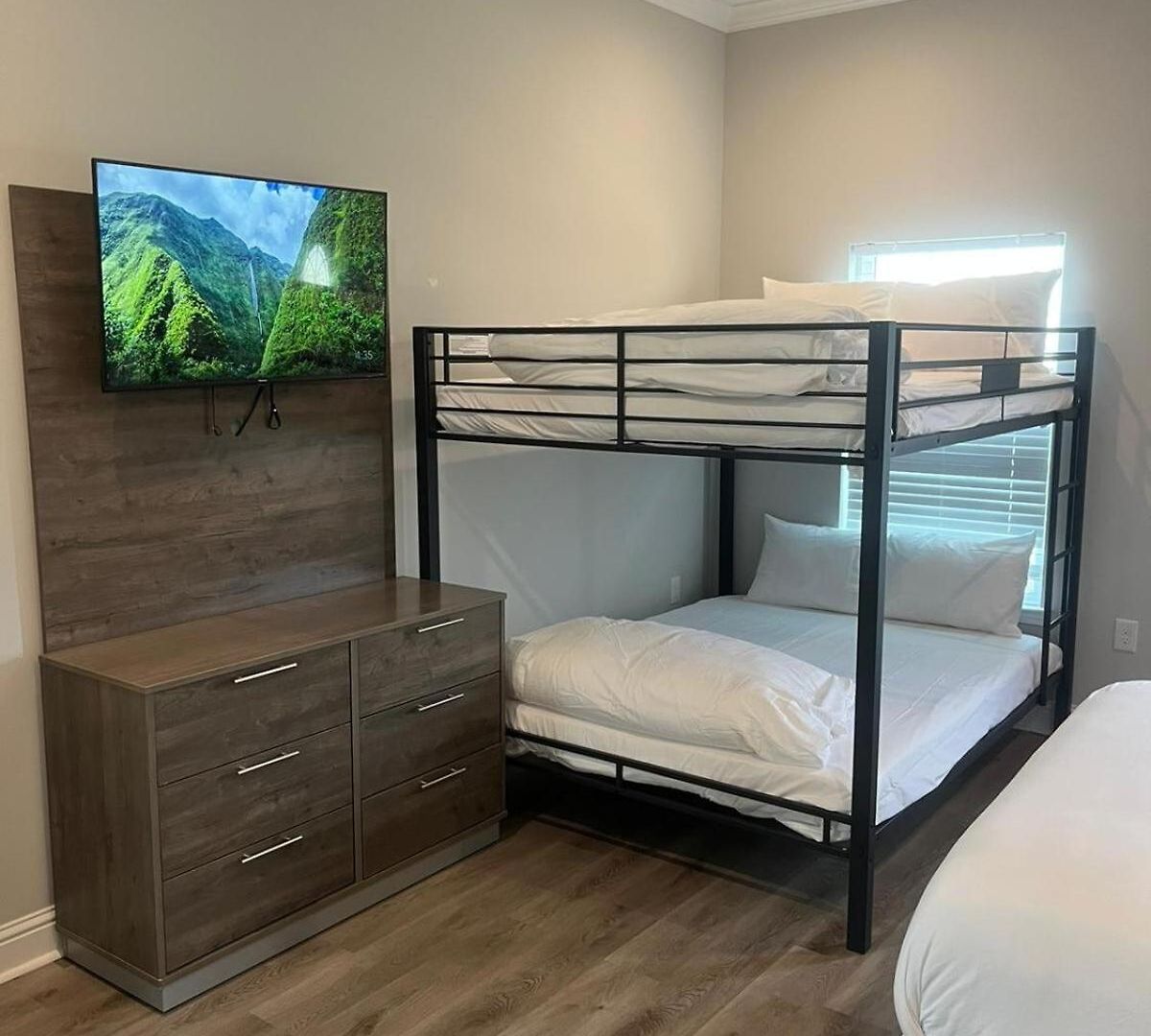 Beautiful New 5br With Outdoor Seating Holiday home *
