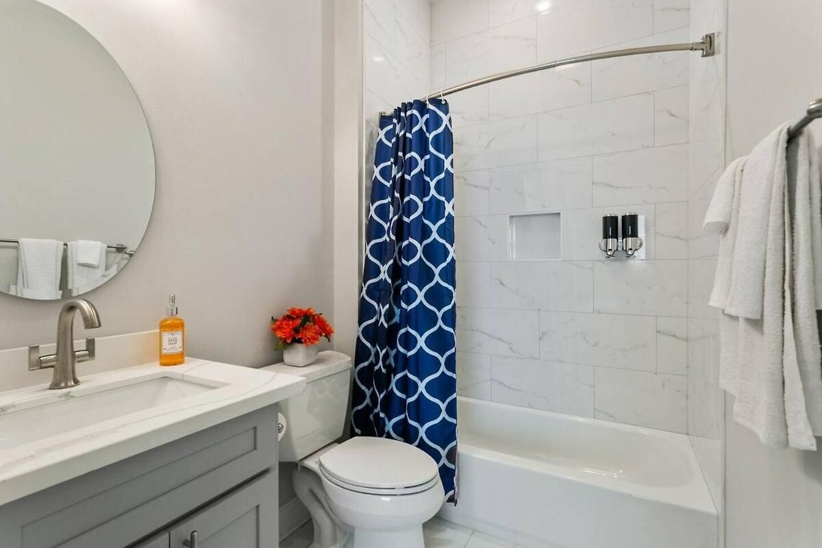 Five Bathrooms With Five Bedrooms And Stylish * New Orleans