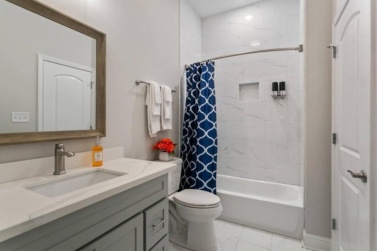 Five Bathrooms With Five Bedrooms And Stylish Holiday home New Orleans