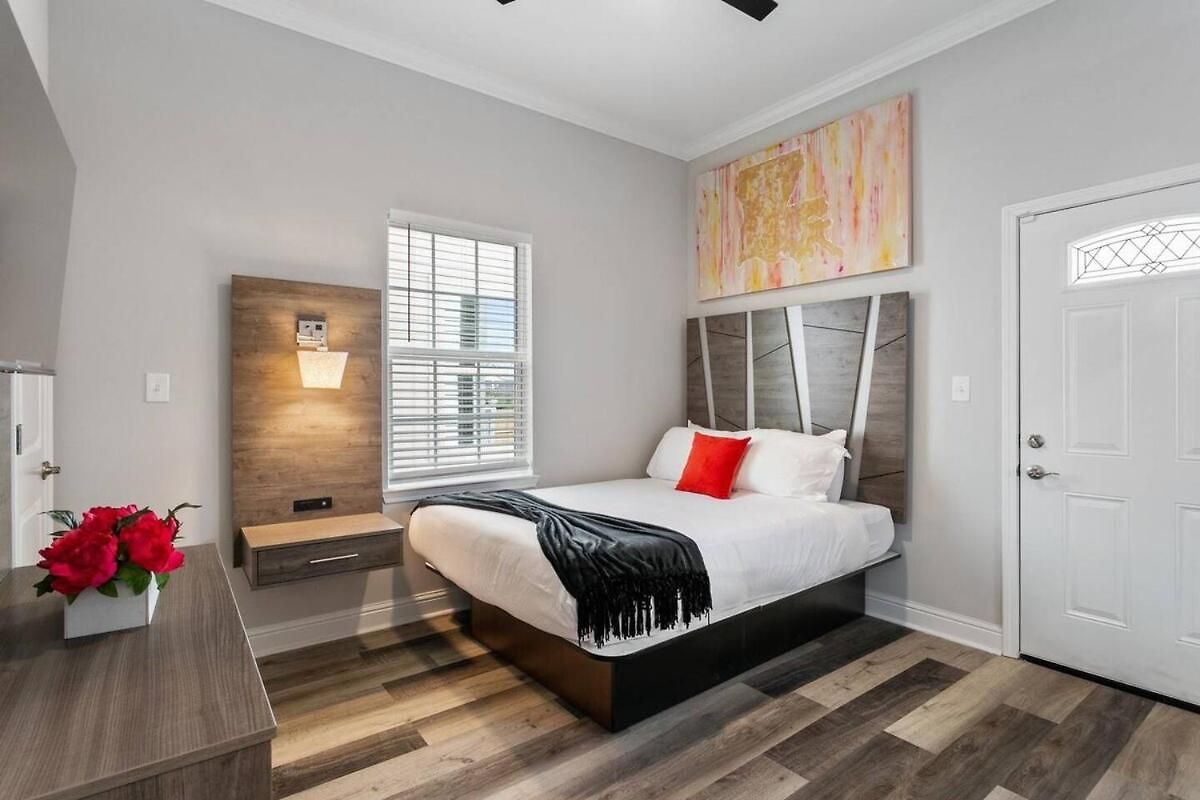 Five Bathrooms With Five Bedrooms And Stylish New Orleans