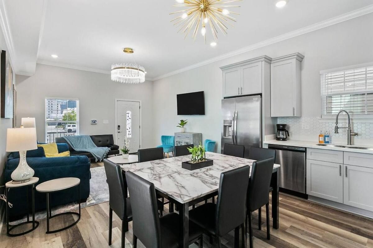 Five Bathrooms With Five Bedrooms And Stylish New Orleans