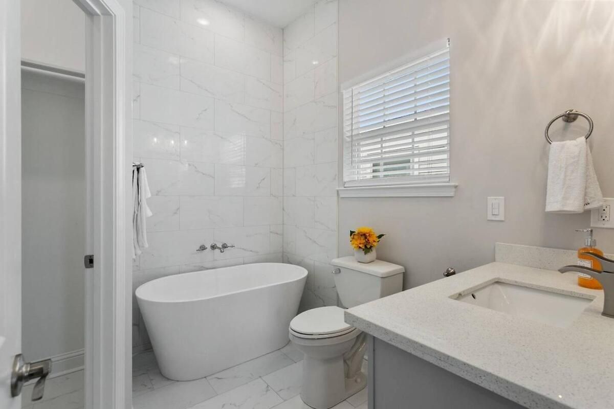 Holiday home Private, Brand New, 5 Bed 5 Bath *