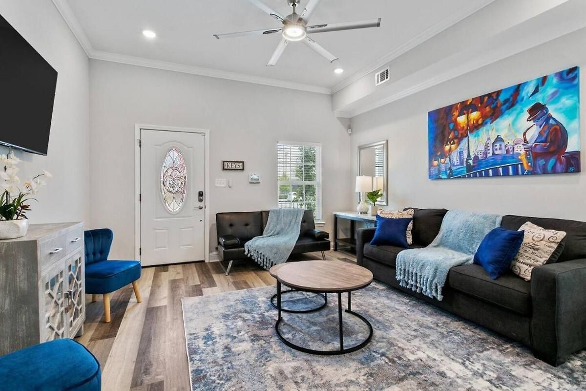 Private, Brand New, 5 Bed 5 Bath Holiday home New Orleans