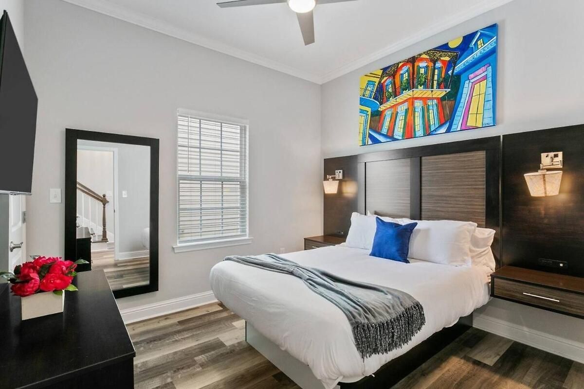 Private, Brand New, 5 Bed 5 Bath Holiday home New Orleans