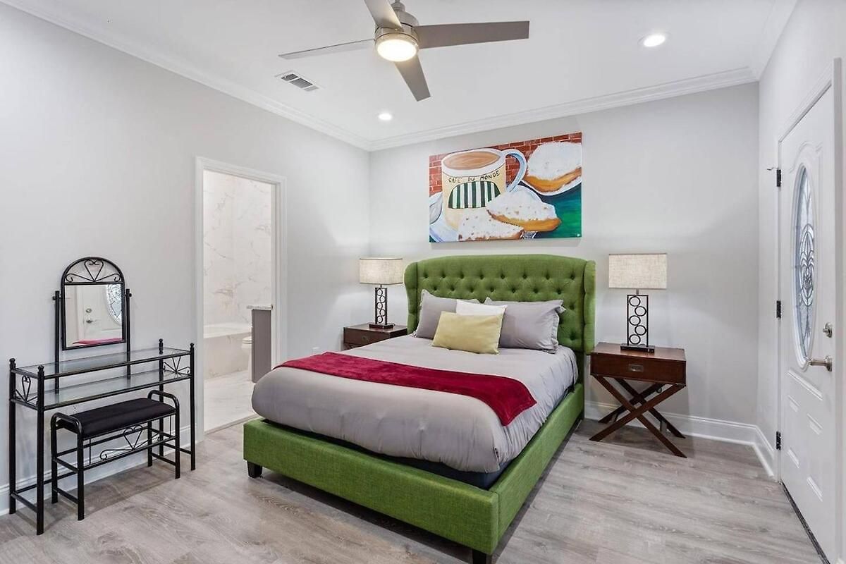 Colorful 5 Bedroom Near Superdome
