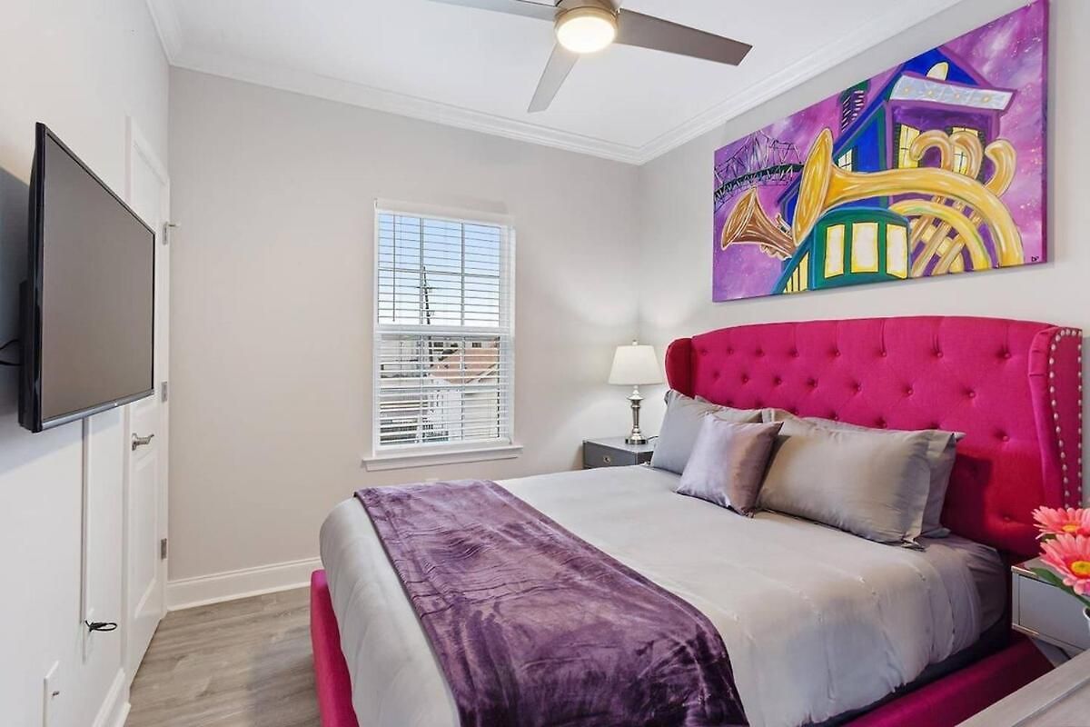 Colorful 5 Bedroom Near Superdome