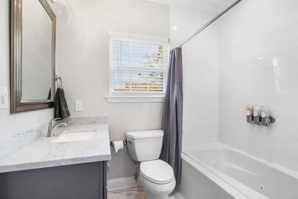 Spacious 5 Bedroom Near Fq And Superdome Holiday home