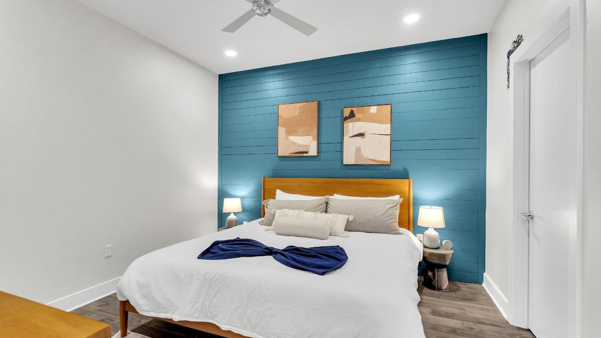Apartment Pool & Gym Retreat Steps From Crescent Park *