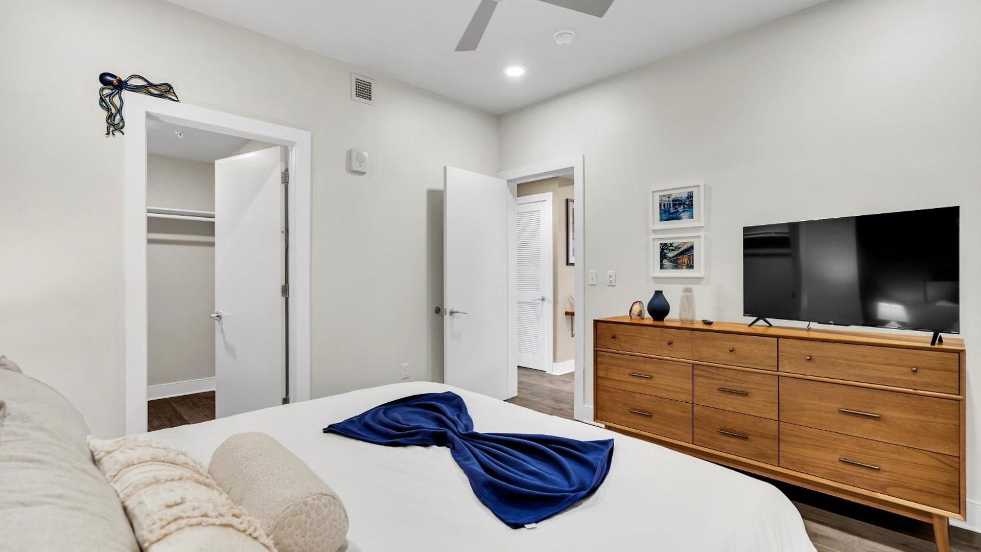 Apartment Pool & Gym Retreat Steps From Crescent Park