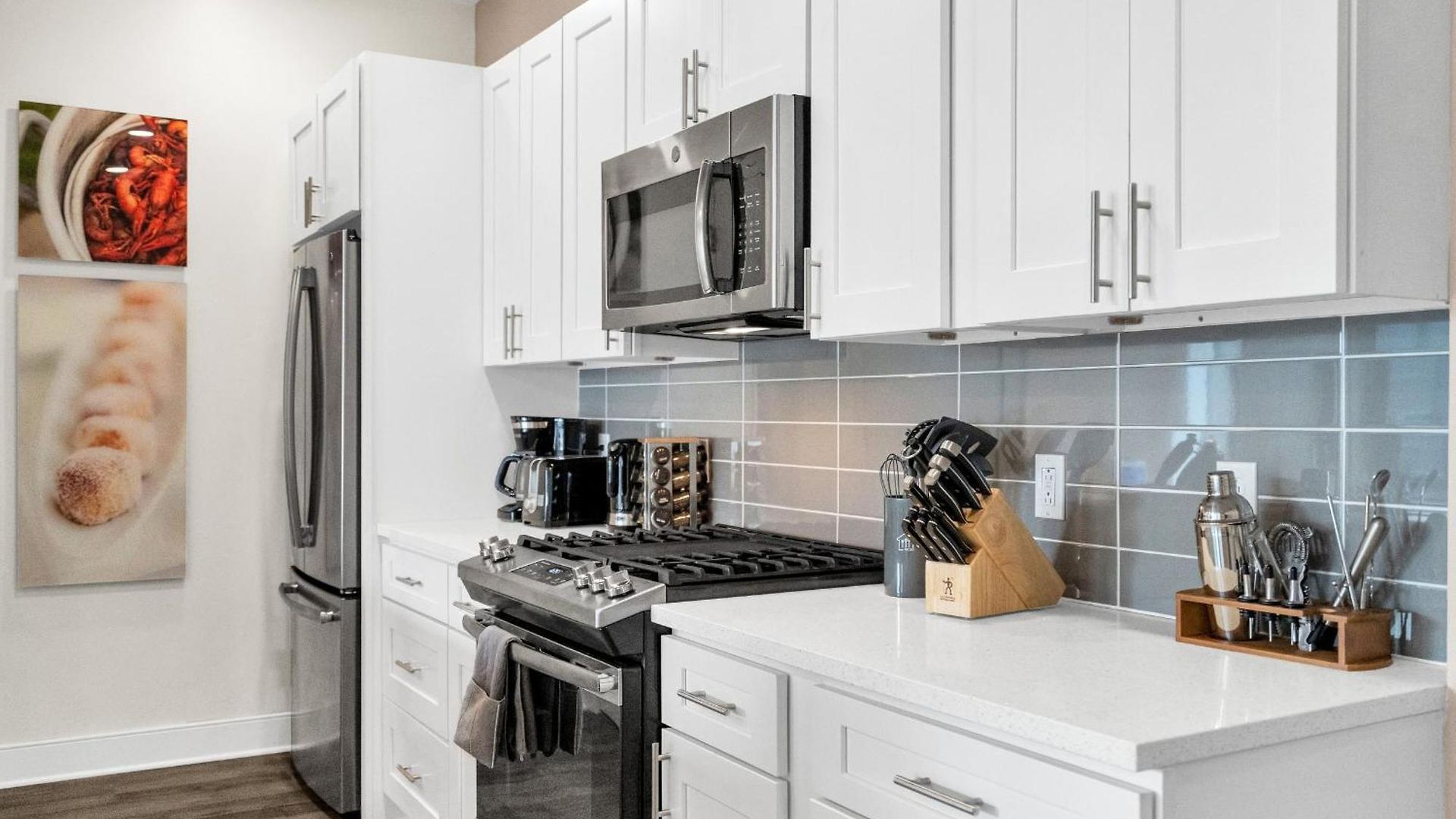 Apartment Pool & Gym Retreat Steps From Crescent Park *