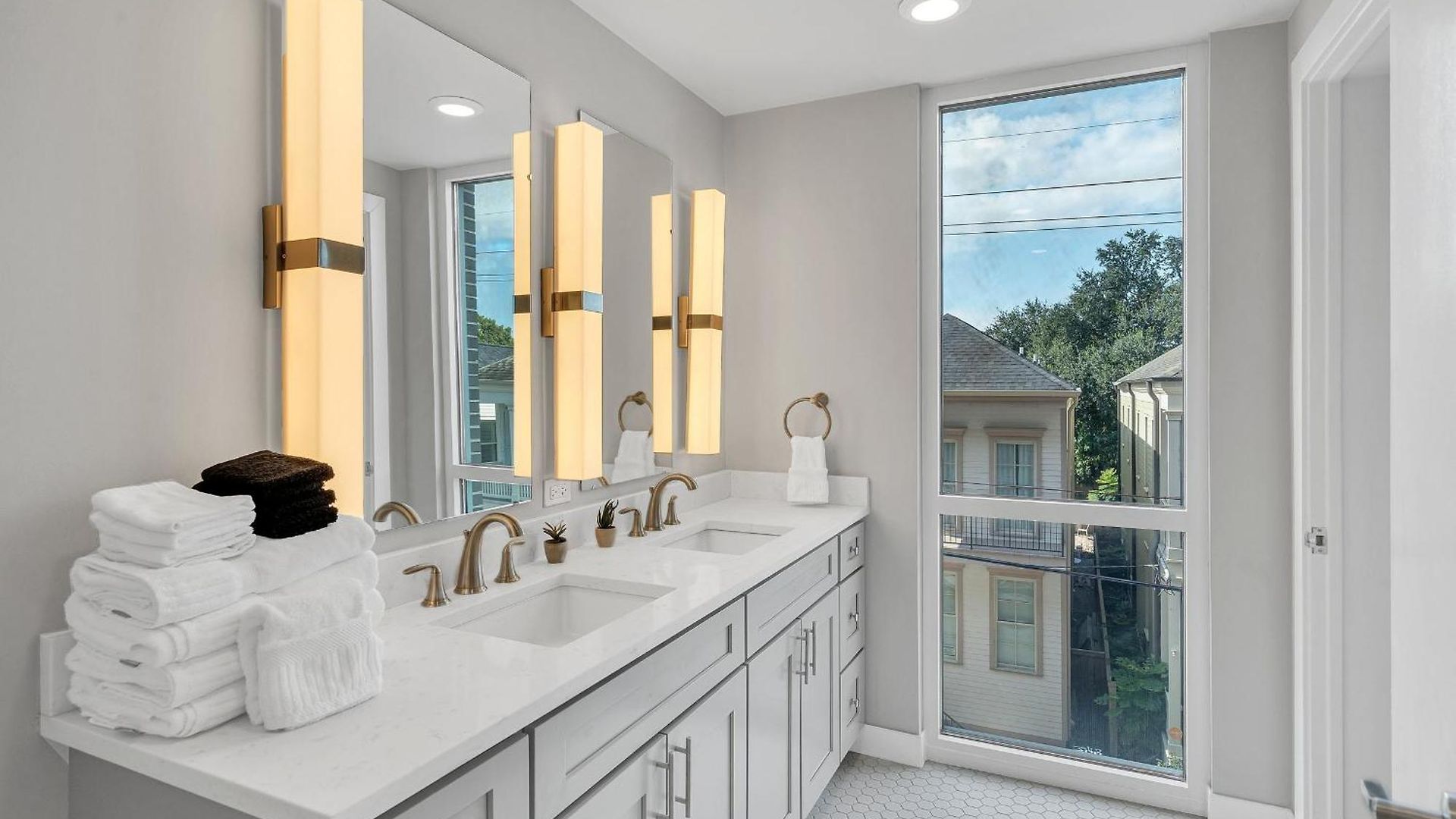 Pool & Gym Retreat Steps From Crescent Park Apartment