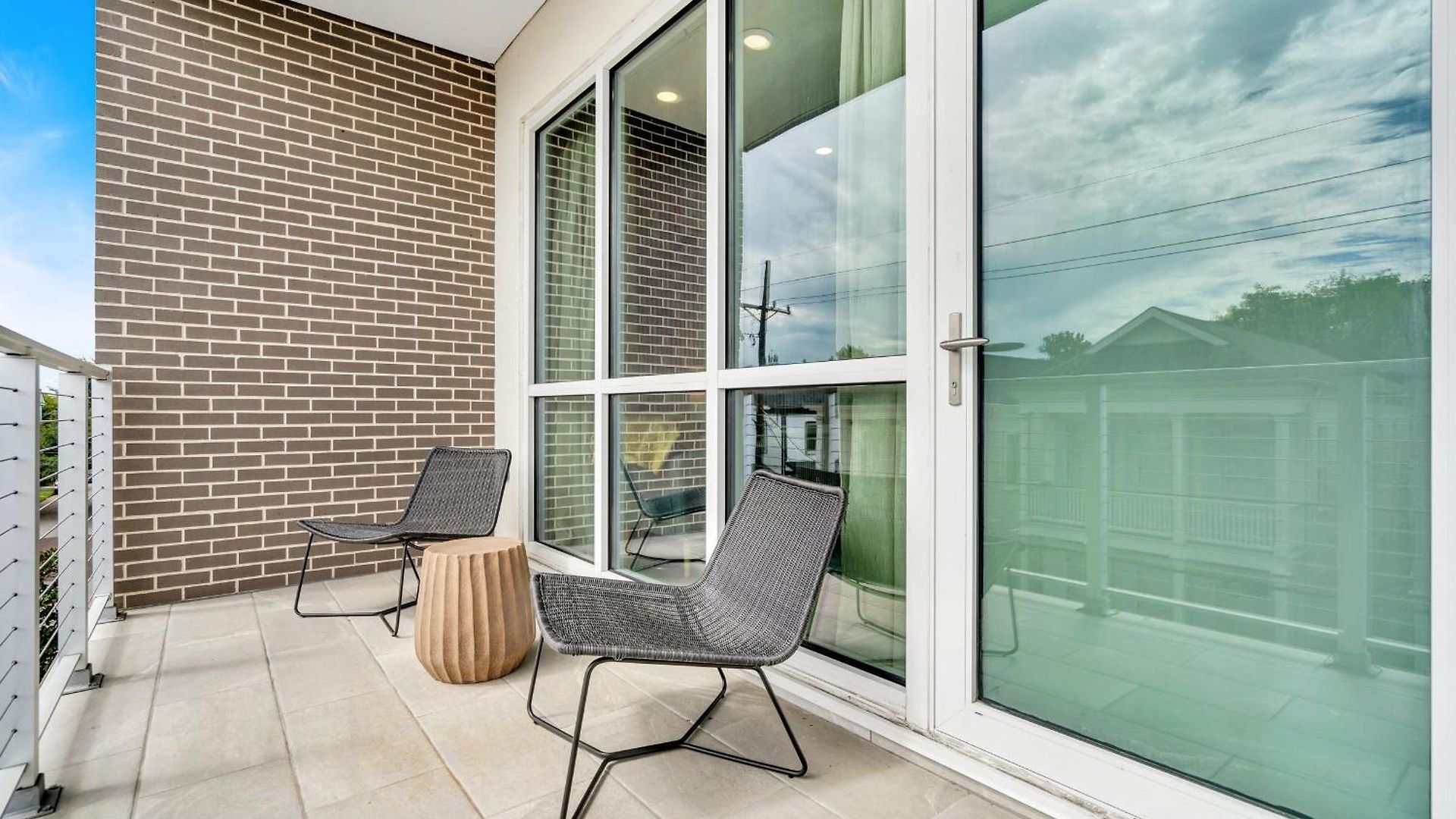 Apartment Pool & Gym Retreat Steps From Crescent Park