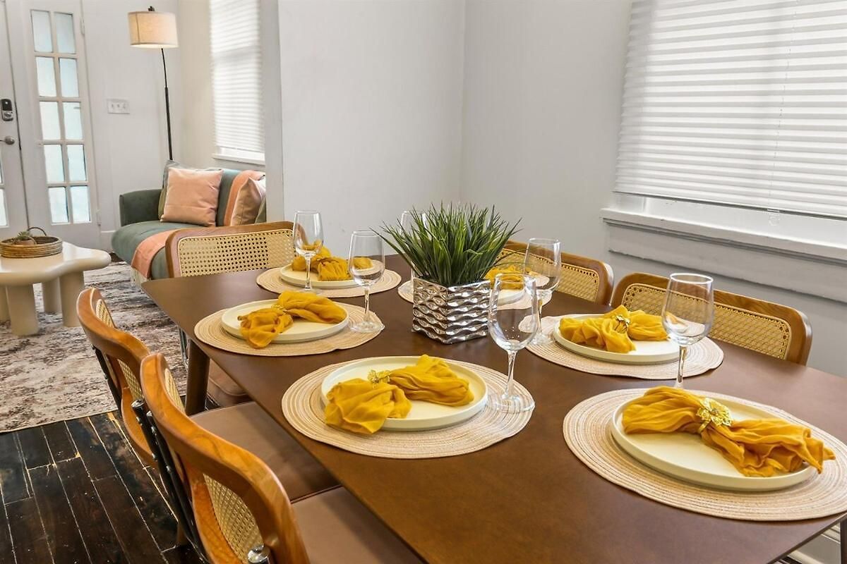 Sun Petals Chic 3bed 3 Mins To Superdome & Cbd